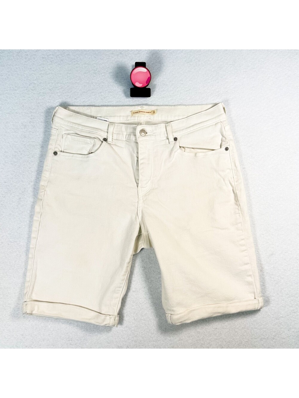 Levi’s Classic Bermuda Shorts White Denim Cuffed Women’s 31
